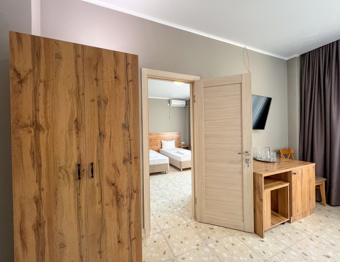 Стандарт 4-местный 2-комнатный с отдельным входом 1 этаж корпус С - Отель Napra Hotel & Spa / Напра Цандрипш